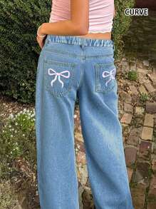 欧美街头设计 Y2K 时尚休闲蝴蝶结印花水洗大码松紧腰带女式直筒牛仔裤 - 中等水洗藍 - 查看 4