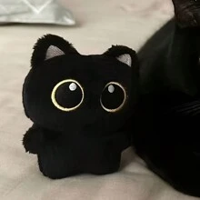 Porte-clés mignon en peluche de chat noir, petit animal en peluche de chat super adorable, chaîne de perles aléatoire, meilleur cadeau pour les filles