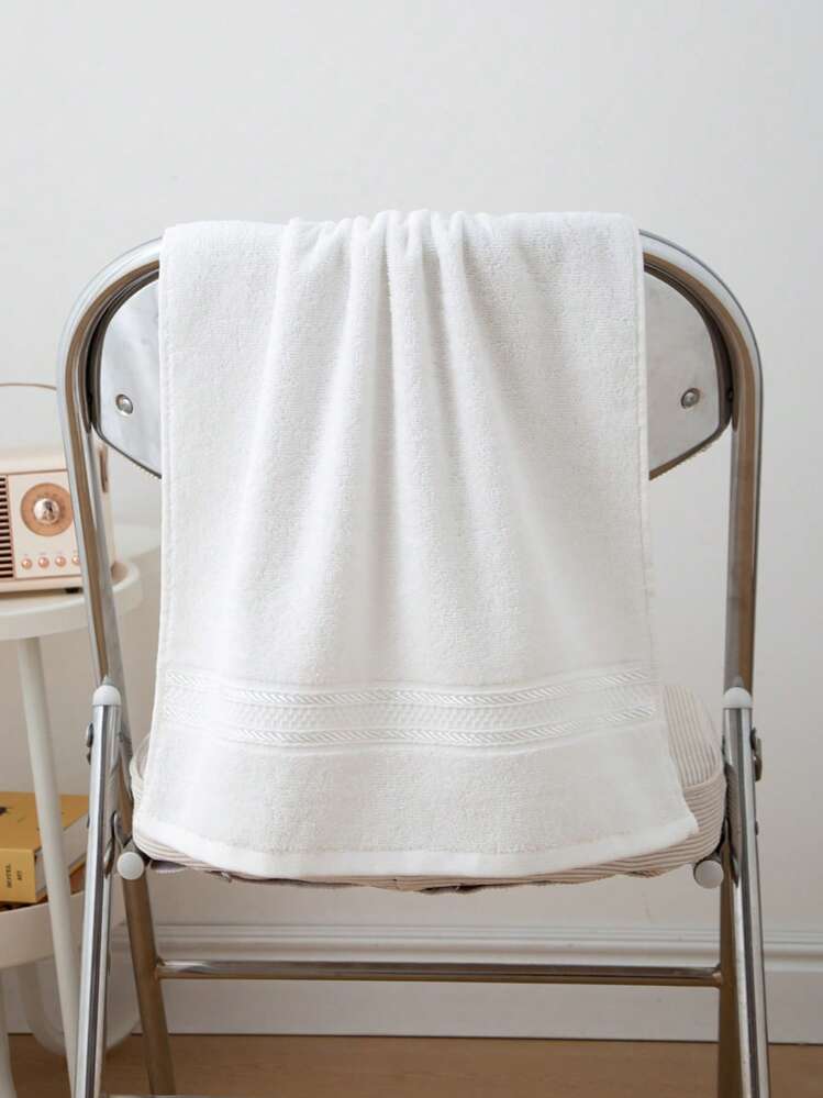 一套毛巾，简约设计，轻薄透气，超大尺寸长方形浴巾（86*160厘米）、面巾（40*76厘米）、手帕（34*34厘米），速干、吸水性强、柔软、不易褪色，适用于浴室、酒店、健身房、旅行、假日礼品、沙滩浴巾、美容院、酒店运动、家居用品、毛巾、护肤品。 - 白色 - 查看 10