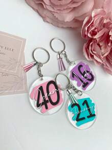 个性化亚克力流苏钥匙扣 | 年龄和姓名 | 礼物 | 周年纪念 | 生日/纪念日 | 适合赠送给老师、朋友、家人、婚礼、派对等场合。这款个性化亚克力钥匙扣是情人节、周年纪念日和婚礼的完美礼物。材质：不锈钢，颜色：彩色，风格：可爱、俏皮、趣味、卡哇伊、千禧风、时尚、男女皆宜 - 彩色 - 查看 10