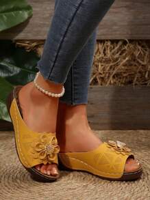 Sandalias de plataforma con cuña y suela gruesa para mujer, sandalias de verano antideslizantes de plataforma con decoración floral, de punta abierta, esencial para viajes - Amarillo - Ver 3