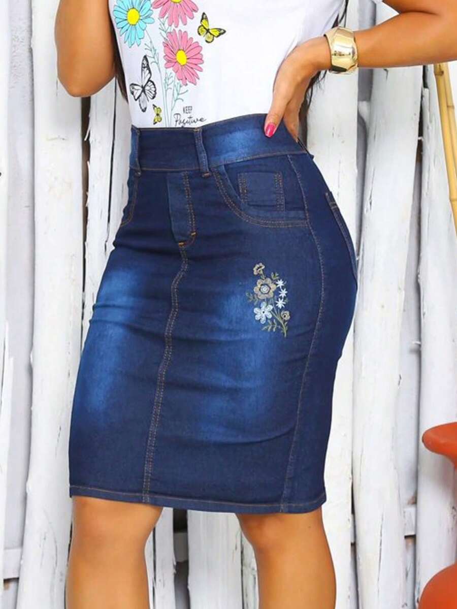 Saia jeans evangélica com detalhe bordado
