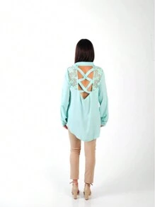 Blusa Elegante Celeste para Mujer con Encaje y Espalda Abierta con Tirantes Cruzados – Diseño Sofisticado y Moderno con Detalles Femeninos – Ideal para Ocasiones Casual, Trabajo, Oficina, Citas y Eventos Especiales – Estilo Atemporal con Manga Larga y Tejido Ligero para Mayor Comodidad – Blusa de Moda con Toque Romántico y Sensual – Look Chic y Versátil que Combina con Jeans, Pantalones de Vestir o Faldas – Material Suave y Transpirable para Primavera y Otoño – Diseño de Encaje Floral en la Espalda para un Acabado Refinado – Corte Suelto y Favorecedor para Todas las Siluetas – Outfit Perfecto para Mujeres Seguras de Sí Mismas que Buscan Elegancia y Estilo – Blusa de Alta Calidad con Costuras Finas y Detalles Cuidadosos – Prenda Imprescindible en tu Closet para un Look Moderno y Sofisticado – Blusa Celeste con Encaje y Espalda Descubierta para un Toque Único y Femenino. - Celeste - Ver 6