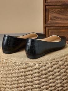 MonaNise Kvinnors mångsidiga platta Slip-On-skor, olika färger och mönster inklusive ormskinn, röd, rosa, gul, grå, vinröd, olivgrön, marinblå, brun, lämplig för fritidskläder, resor, semesterkläder - Svart - Visa 7