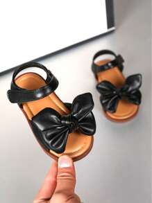 Sandalias con hebilla cerrada decoradas con moño clásico, suela blanda, zapatos tipo princesa para caminar para niños pequeños, versátiles para primavera, verano, otoño e invierno - Negro - Ver 4
