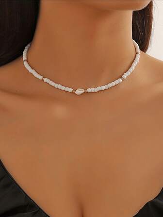 Collana corta minimalista per l'estate con perline di riso, collana alla moda fatta a mano a forma di conchiglia, per l'oceano, elegante