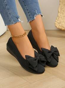 Nuevos zapatos planos para mujeres, cómodos zapatos de tacón bajo y bloque, punta redonda con decoración de mariposa, estilo moda slip-on tipo mocasín