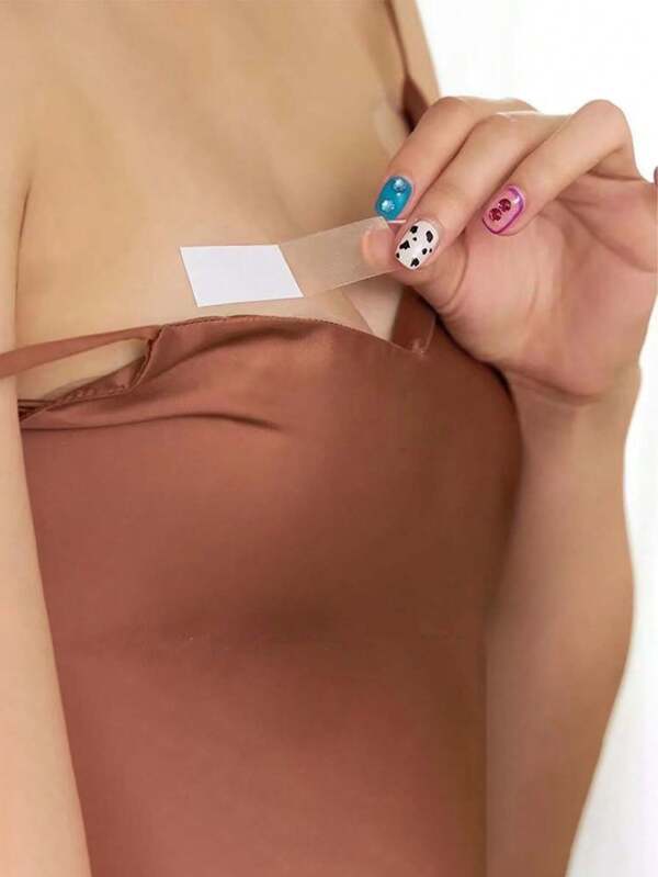 100 piezas Pegatinas antideslizantes invisibles, cinta adhesiva doble cara invisible para escote de camisa, cuello, pecho, faldas, ropa interior de mujer y accesorios de ropa interior. Cuidado corporal para viajes, deportes, exteriores. Artículos esenciales para vacaciones, verano, vuelta al colegio.