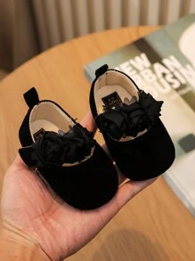 1 双女童花卉印花松紧带舒适休闲幼儿鞋，适合春秋季节 - 黑色 - 查看 1