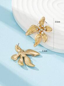 1 paire de boucles d'oreilles fleuries en cristal à la mode, élégantes et charmantes, convenant au port quotidien et à la saison des mariages pour les femmes