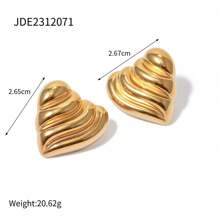 1 对 18K 镀金不锈钢心形条纹耳钉