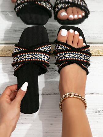Fashion Spring/Summer Women Flat Slippers, Elegant Flat Sandals With Fabric Strap And Black Rope Decoration
