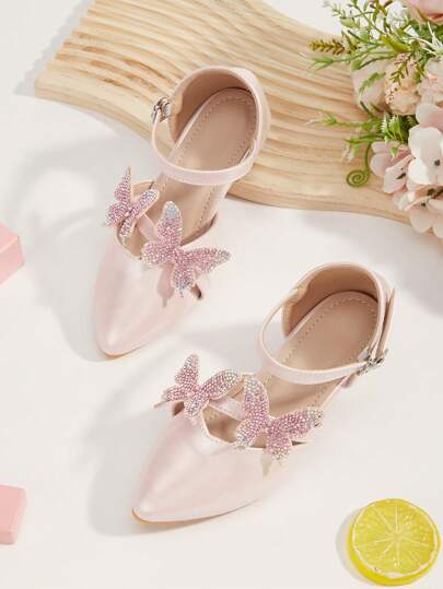 زوج من أحذية البنات الصغيرات/الأطفال الرضع ذات الكعب المتوسط والمدبب مزينة بفراشة، أنيقة للربيع/ الصيف/ الخريف
