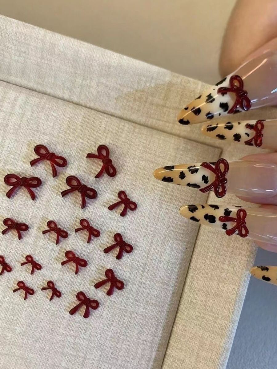 50/100/200pcs Random Burgundy Ribbon Hollow Out Mini Resin Nail Art Decorations