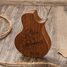 1 件，定制木制吉他拨片和收纳盒，定制名称，激光雕刻，棕色木材，适合原声、电声、贝斯和尤克里里演奏者的完美音乐礼物！适合吉他手、情人节、父亲节、首场演出的礼物，用于存放吉他拨片的三隔间礼品盒，由实木制成。木制收藏家雕刻吉他拨片盒古典三角形吉他拨片用于礼物乐器吉他贝斯。 - 彩色 - 查看 2