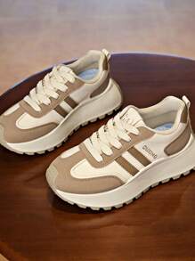 Nuevos tenis gruesos para mujeres, de suela gruesa con aumento de altura, zapatillas deportivas casuales con cordones a color, primavera 2025