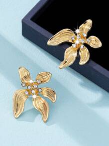 1 paire de boucles d'oreilles fleuries en cristal à la mode, élégantes et charmantes, convenant au port quotidien et à la saison des mariages pour les femmes