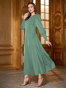 Vestido maxi árabe de mujer de unicolor con cuello redondo, manga larga, elegante, con diseño de cristales, perlas y cinturón, suave y cómodo, adecuado para festivales, uso diario y casual - verde menta - Ver 5