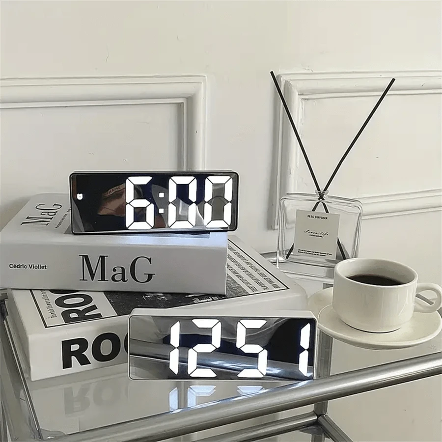 SOKANY 1pc Simple Mirror Alarm Clock, High-Definition Smart LED Clock, With Temperature Display, Adjustable Brightness, Voice Control Function, 12/24 Hour Clock, USB And Battery Power Supply-Suitable For Desktop Clock, Bedside Digital Alarm Clock, Perfect Choice For Desktop And Bedroom Decoration.