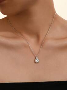 1 件 925 纯银锆石镶嵌吊坠项链，轻巧方形闪亮简约个性化精致优雅时尚锁骨链、毛衣链，适合女性的优雅礼物，适合日常、约会、派对