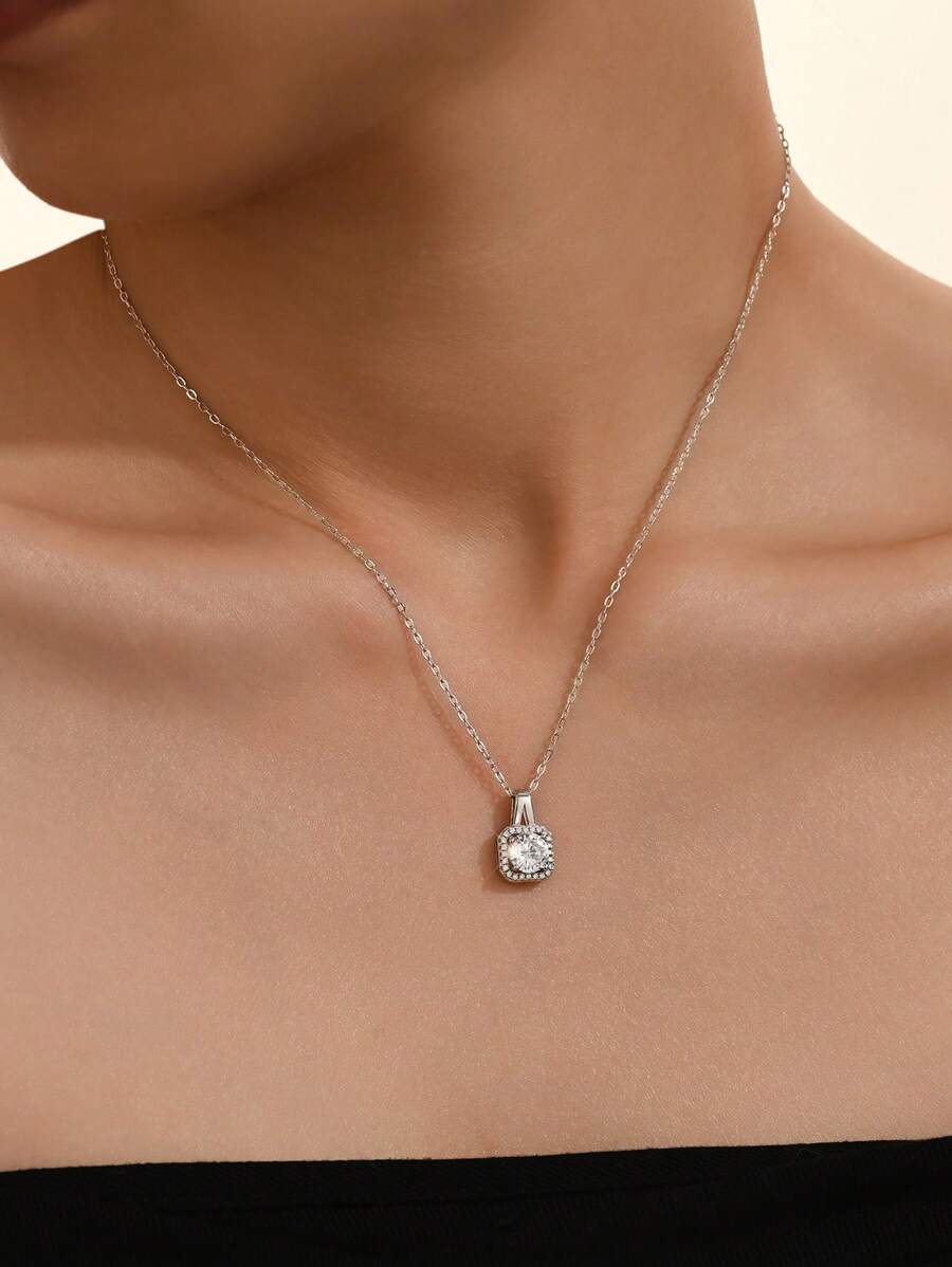 1 件 925 纯银锆石镶嵌吊坠项链，轻巧方形闪亮简约个性化精致优雅时尚锁骨链、毛衣链，适合女性的优雅礼物，适合日常、约会、派对