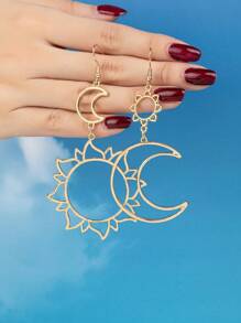 1 Pair Retro Fashion Geometric Hollow Sun & Moon Asymmetrical Earrings, Suitable For Women Everyday And Holiday Wear