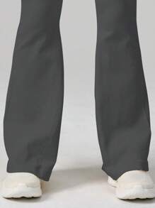 Nieuwe Stijl Eendelige Strakke, Ademende Taille-Cinching En Billen-Liftende Yoga Oefening Jumpsuit Voor Vrouwen Met Uitlopende Lange Broek Geschikt Om Buiten Te Dragen Hardlopen Oefeningen En Fitnesstraining Lente En Herfst Stijl Effen Kleur