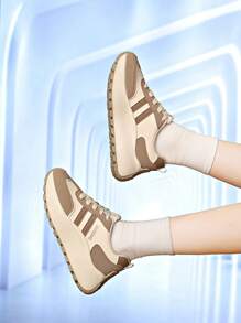 Nuevos tenis gruesos para mujeres, de suela gruesa con aumento de altura, zapatillas deportivas casuales con cordones a color, primavera 2025