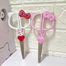 Sanrio 1 pieza Tijeras de estudiante con diseño de gato KT lindo y en forma de mariposa con mango de plástico, con empaque con forma de corazón