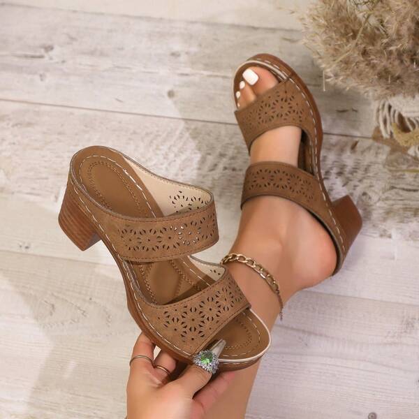 The Summer Atmosphere Is Overwhelming! Ladies' Wedge Thick - Soled Sandals From Big - Name Brands Effortlessly Seize The Fashion Spotlight And Are Stunningly Beautiful! They Suit All Leg Shapes, Instantly Making Your Legs Look Slimmer And Longer, A Must - Have For Elegant Goddesses. One Pair Can Handle Both Commuting And Dating,