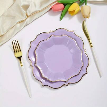 60 st. lila engångstallrikar i papper med guldfolie, inklusive 30 st. lunchtallrikar och 30 st. dessert-/salladstallrikar, lämpliga för fest/bröllop/födelsedag