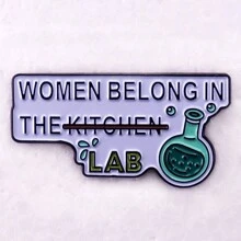 1 pieza Broche de esmalte metálico con fórmula molecular de laboratorio divertida, insignia de esmalte con decoración de dibujos animados, regalo para amigos, para uso diario