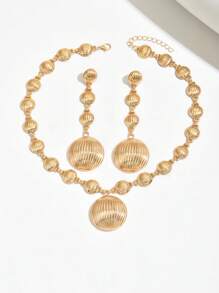3 pièces Set de colliers personnalisés de style rétro européen et américain de style géométrique. Ensemble de bijoux métalliques dorés pour la clavicule