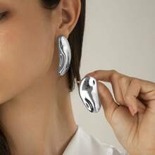 2pcs Chic Personalized Creative Metal Asymmetrical Abstract Leaf Stud Earrings, Retro Minimalist - Silver - View 6