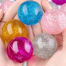 软塑料玩具球 - 耐压、无锋利边缘、不含邻苯二甲酸盐和 BPA、多种鲜艳颜色 - 适用于青少年球坑、室内外游戏帐篷和隧道、玩具球（颜色随机）