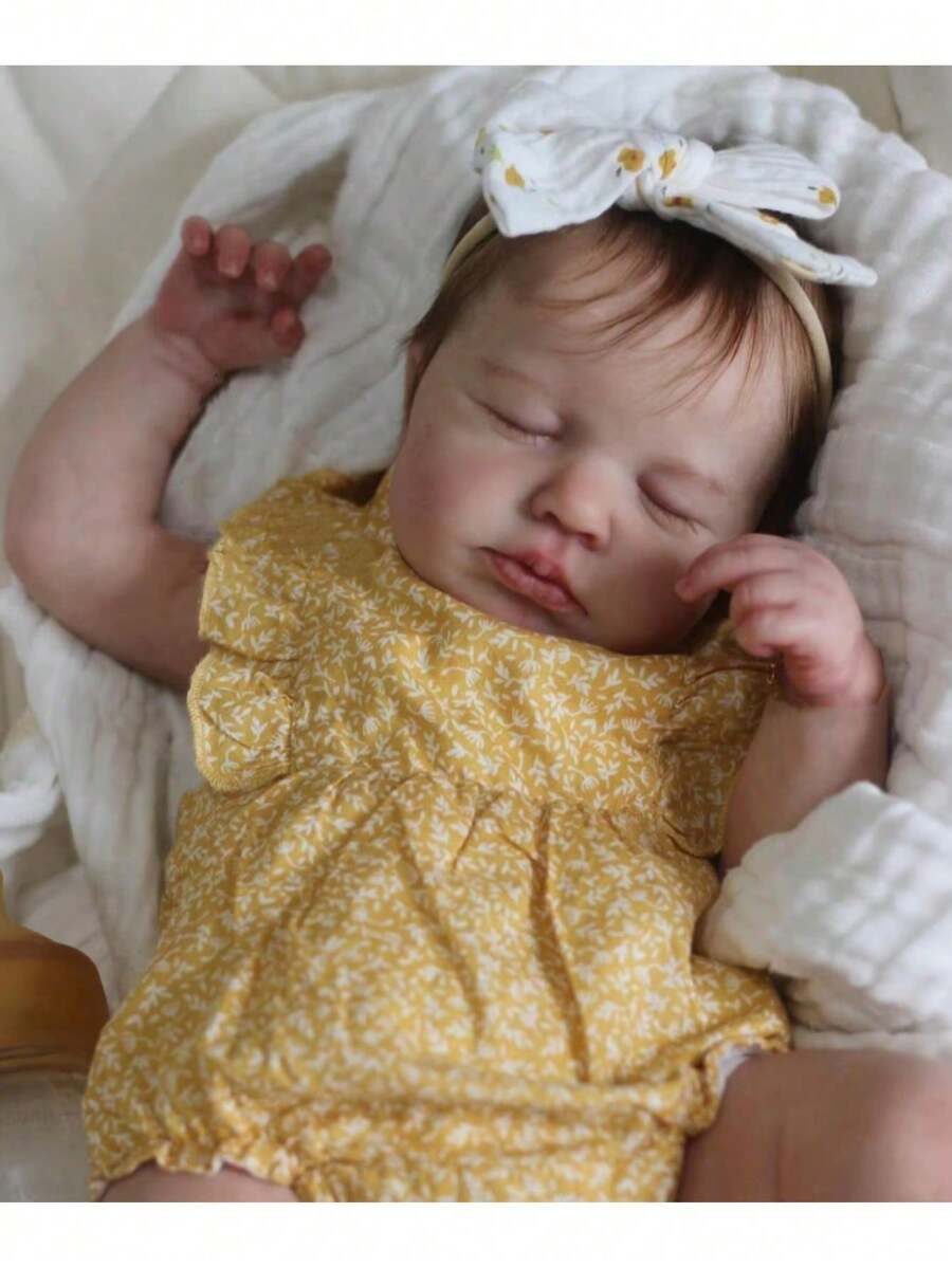 逼真的 50 厘米重生睡着婴儿娃娃，具有 3D 绘画皮肤和可见静脉，20 英寸柔软乙烯基新生婴儿，布质身体可爱装扮玩具（部分零件随机，包括奶嘴、发饰、奶瓶、尿布和衣服套装）