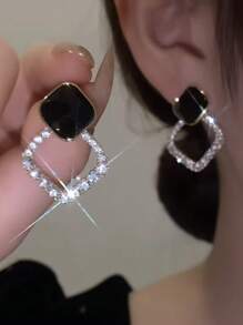 1 Paar quadratische Zirkonia Ohrstecker im minimalistischen Stil, einfach und hochwertig