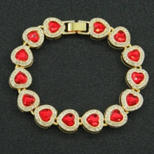 时尚优雅的红心锆石手链