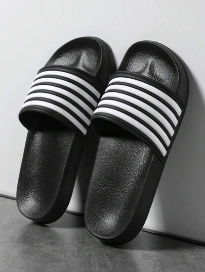 Plusstorlek 23# Herrtofflor Sommar, Storlek 36-48, Bekväma Fritidsskor För Utomhus, Lätta, Halkfria Tofflor, Slitstarka, Andningsbara Herrsandaler, Utomhus- och Vardagskläder (Asymmetriskt Mönster). Sulorna på dessa tofflor är gjorda av EVA-material. Utsätt inte för direkt solljus under lång tid, annars krymper skorna.