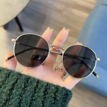 Oval Shaped Fashionable Glasses With Adjustable Nose Pads, Suitable For Strolling, Beach Parties.