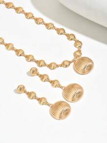 3 pièces Set de colliers personnalisés de style rétro européen et américain de style géométrique. Ensemble de bijoux métalliques dorés pour la clavicule