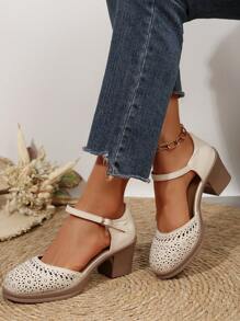 Fall/Winter Plus Size Women's Vintage High Heel Hollow-Out Mary Jane Shoes, Perforated Flower Decor Color Block Platform Sandals,Elegant - Beige - View 3