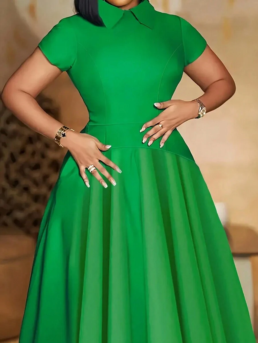 优雅短袖 A 字形连衣裙，带不对称荷叶边下摆，有弹性