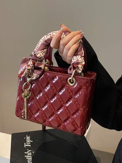 Túi xách họa tiết kim cương đỏ Burgundy mới năm 2024, nhỏ gọn và thanh lịch, cao cấp và ấn tượng, túi đeo chéo làm quà tặng Giáng sinh, hoàn hảo cho du lịch và tiệc tùng, quà tặng Ngày của Mẹ tuyệt vời nhất cho phụ nữ, túi xách thời trang màu đỏ Burgundy