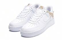 Nike Air Force 1 07 LX 女款白色運動鞋 - 白色 - 查看 2