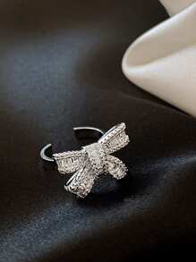 1 件高端奢华不锈钢戒指，开口尺寸和蝴蝶结设计，镶有水钻，适合婚礼、晚会、约会和日常佩戴，优雅皇家情人节