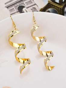 1 对时尚几何螺旋设计长哑光耳环，简约而百搭