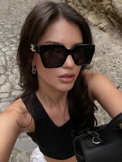 1pc Women's Fashionable Black Square Frame Eyeglasses With Travel Beach Accessories Personalized Summer Resort Beach Accessories Halloween Basics Fall Winter Women Outfits Clothes Business Casual Gifts For Summer Beach Vacation,Outdoor,Travel Shades Temple Decoration Vintage Style Oversized Square Frame For Going Out Outfit,Back To School