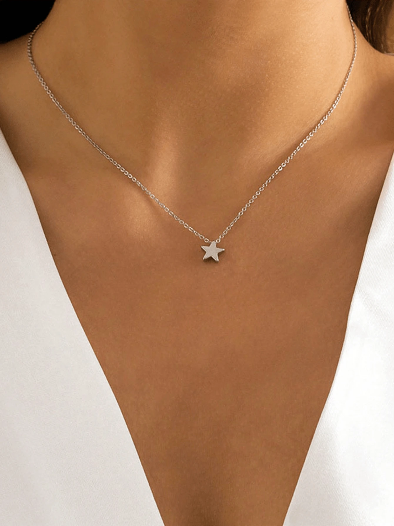 1 “简约不锈钢女士项链，配有五角星吊坠 - 适合日常佩戴”