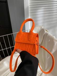 1个磁扣弹簧新款韩版可爱迷你斜挎包，百搭休闲手提包，纯色时尚单肩包，可装口红、钱包等，适合各种场合，舒适可调节肩带，多功能，不挑剔，适合户外、玩耍、通勤，是送给女孩的完美礼物。 - 迷你包 - 查看 5